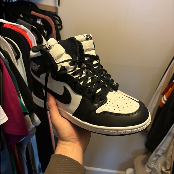 Jordan 1 Black - Picture 1 of 6